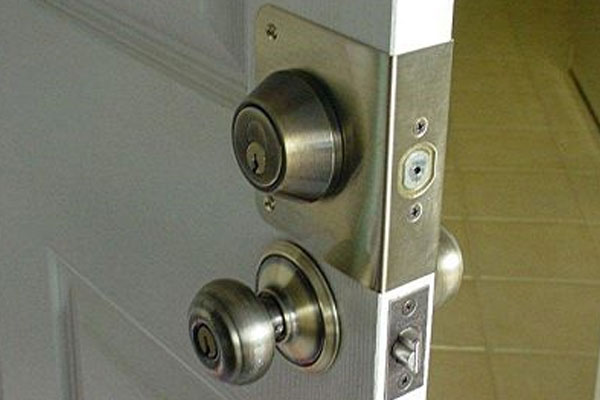 Rim bolt lock